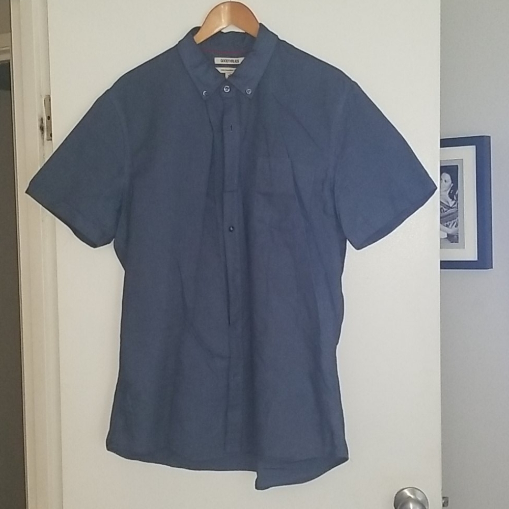 Multiple Short Sleeve Button Up - Picture 4 of 9